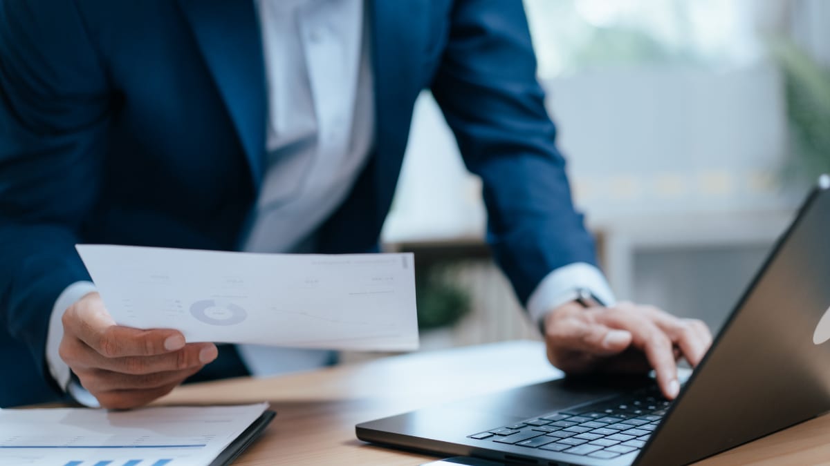 DocGPT for Realtors: How to Use AI to Review Documents Faster and Close Deals More Smoothly